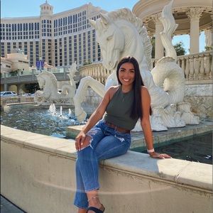 Meet your Posher, Hannah